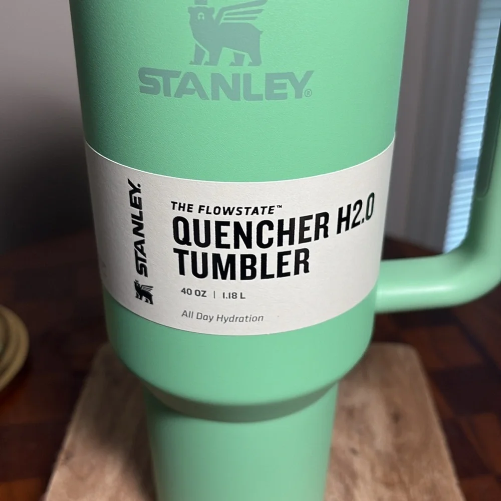 Stanley 40oz Jade Quencher 2.0 tumbler - Picture 2 of 6